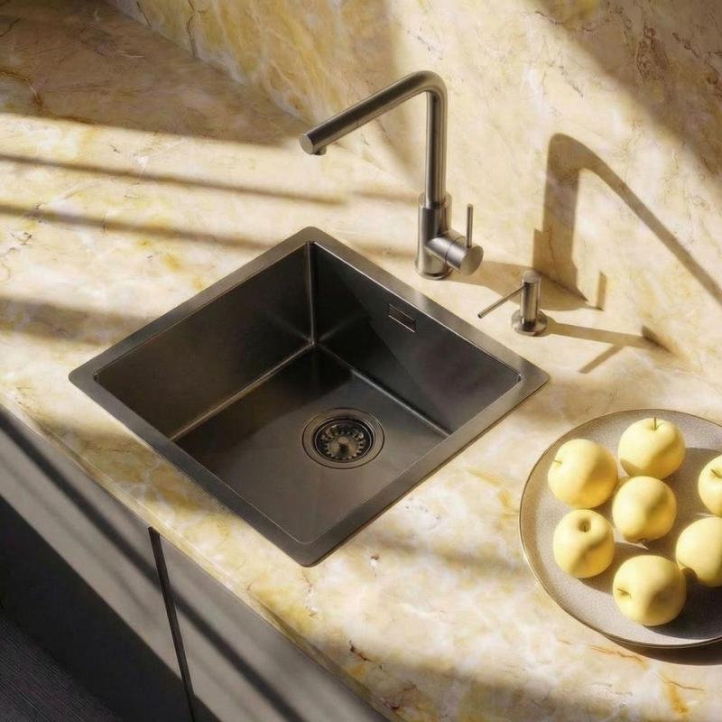 Combinatie set Spoelbak met keukenkraan en zeepdispenser geborsteld gun metal