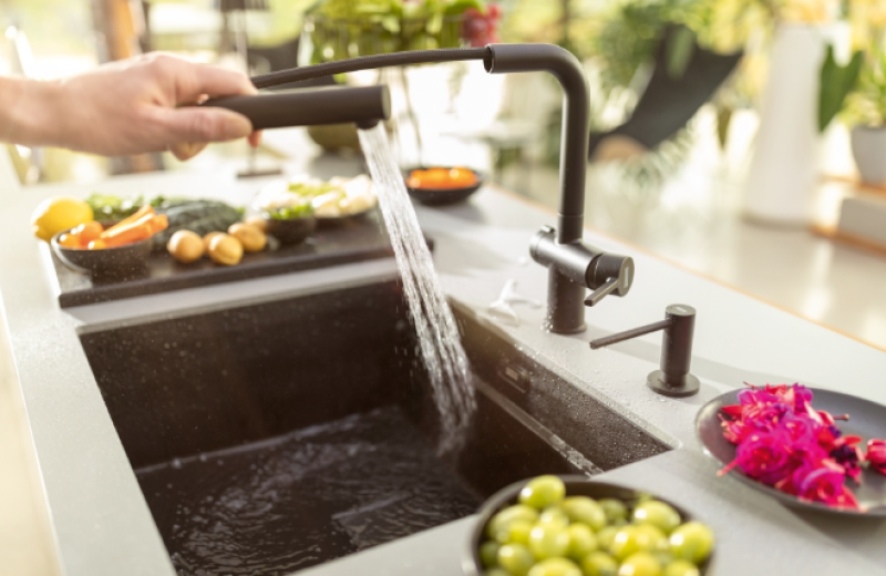 Franke Active Twist Eenhendel Mengkraan Zwart met Uittrekbare Uitloop en Geïntegreerde Waste Bediening 115.0669.769